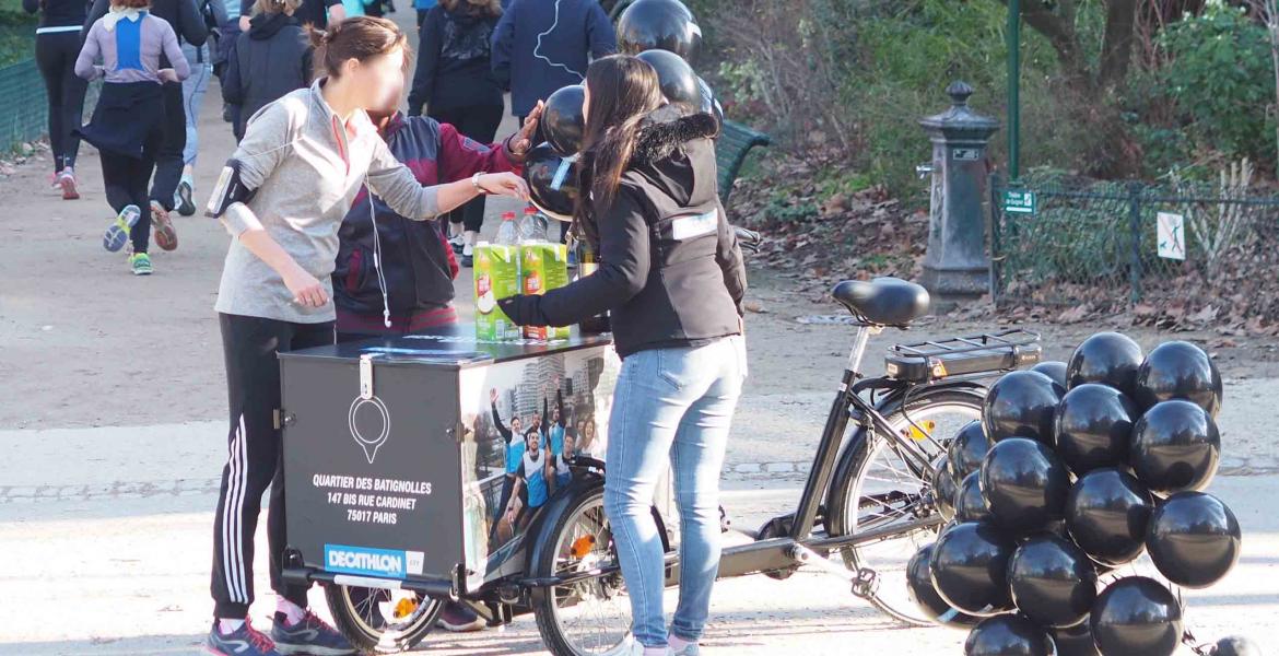 Une opération de street-marketing dans au parc Monceau. Une opération de street-marketing dans un parc Parisien