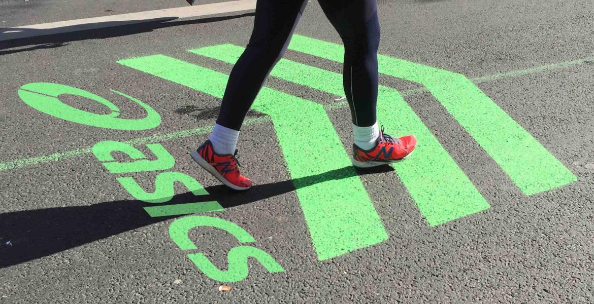 Marquage signalétique au sol sur un parcours sportif. Marquage au sol sur un parcours sportif.