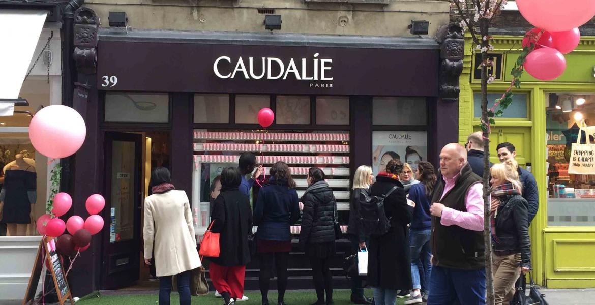 Une opération d'échantillonnage street-marketing Une opération d'échantillonnage street-marketing