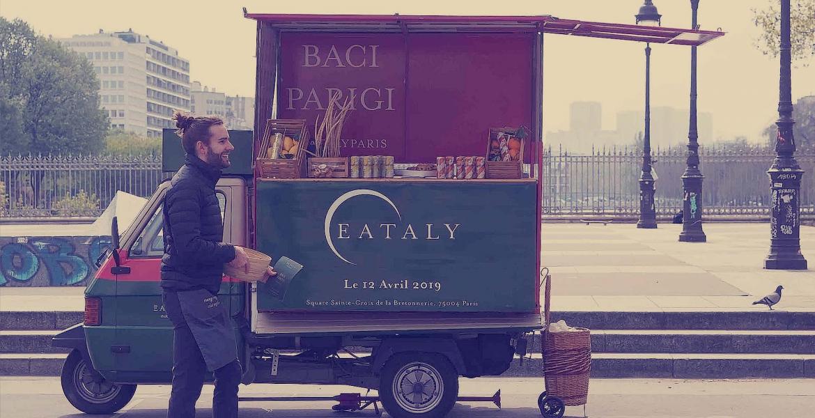 Roadshow avec un triporteur Piaggio Roadshow avec un triporteur Piaggio