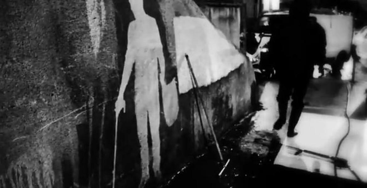 Une des silhouettes réalisant une mission de nettoyage des rues Clean-Tag Service Civique