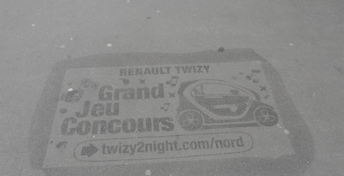 Opération Clean-Tag à Caen Reverse Graffiti Renault Twizy