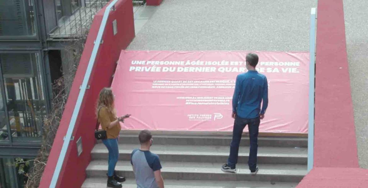 Du street marketing sur un escalier Du street marketing sur un escalier