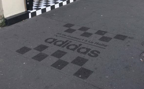 Un marquage au sol clean-tag