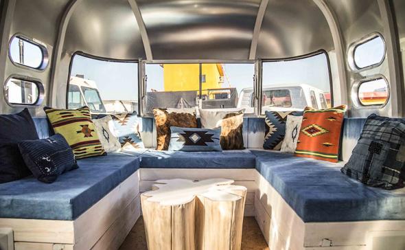 POP UP STORE ROAD SHOW