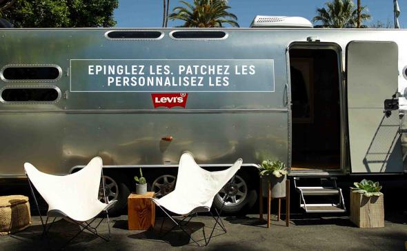 Pop up store road show