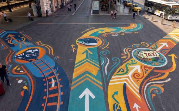 Signalétique artistique au sol gare