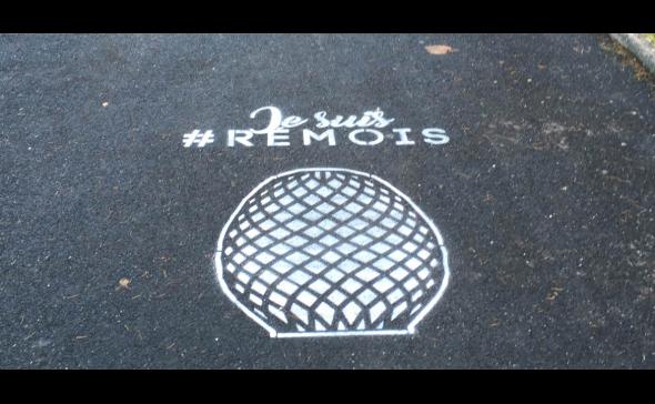 Marquage sur un trottoir à Reims