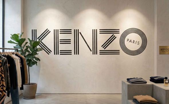 Logo kenzo peint sur un mur