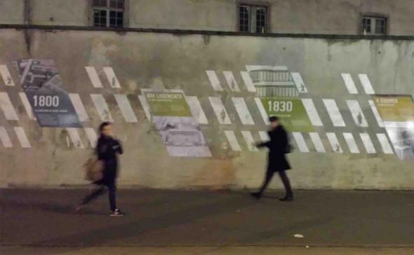 Pochoirs et peinture ont été utilisés pour cette fresque murale